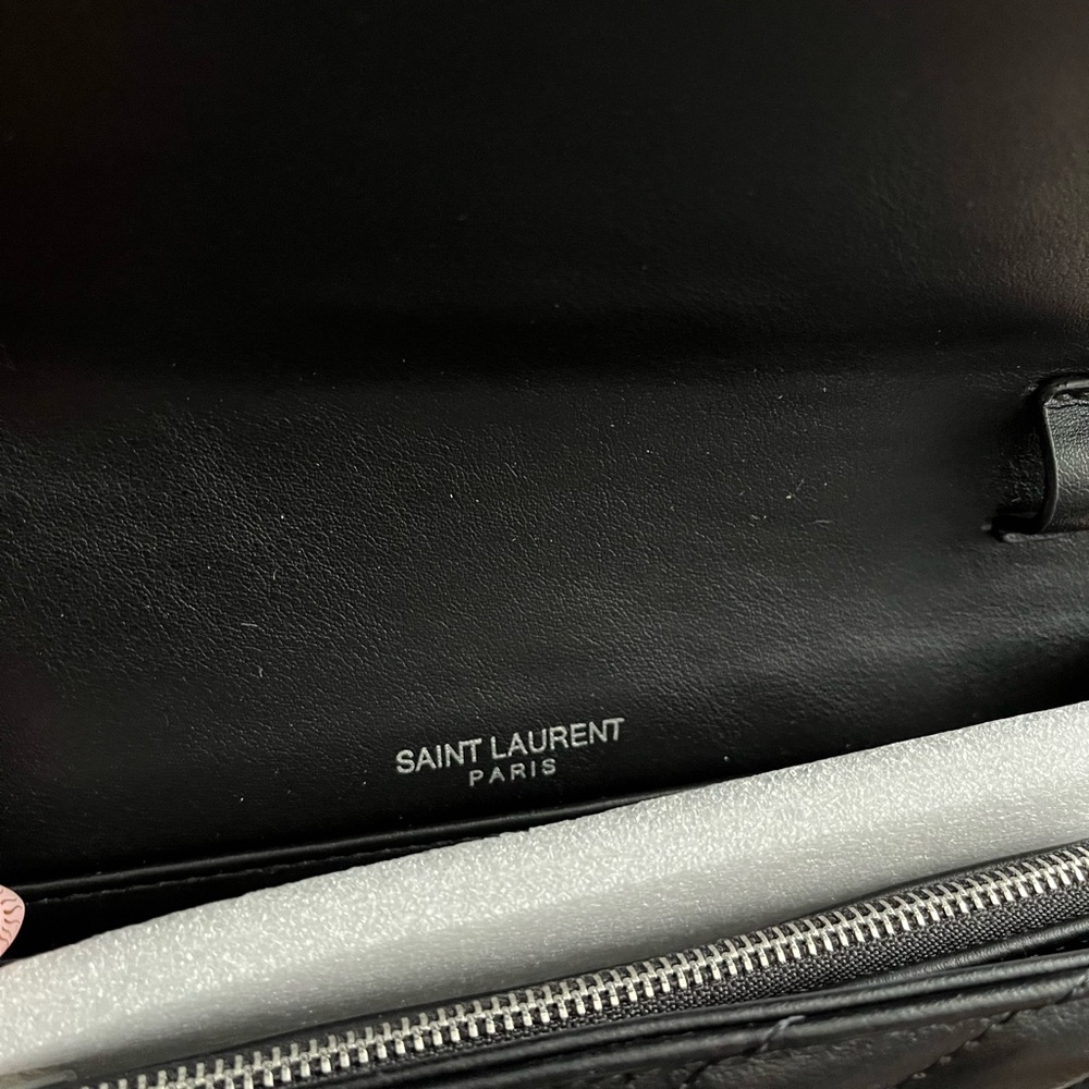 Saint Laurent Elegant Black Bag - Picture 4 of 4